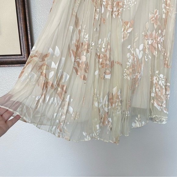 NWT Vince Natural Burnout Floral Silk Like Pleated Midi Skirt in Cream Size 12 - Picture 5 of 10